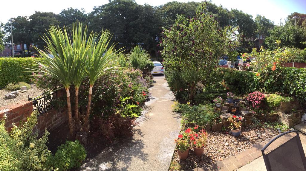The Fairmile Bed and Breakfast Lytham St Annes Buitenkant foto